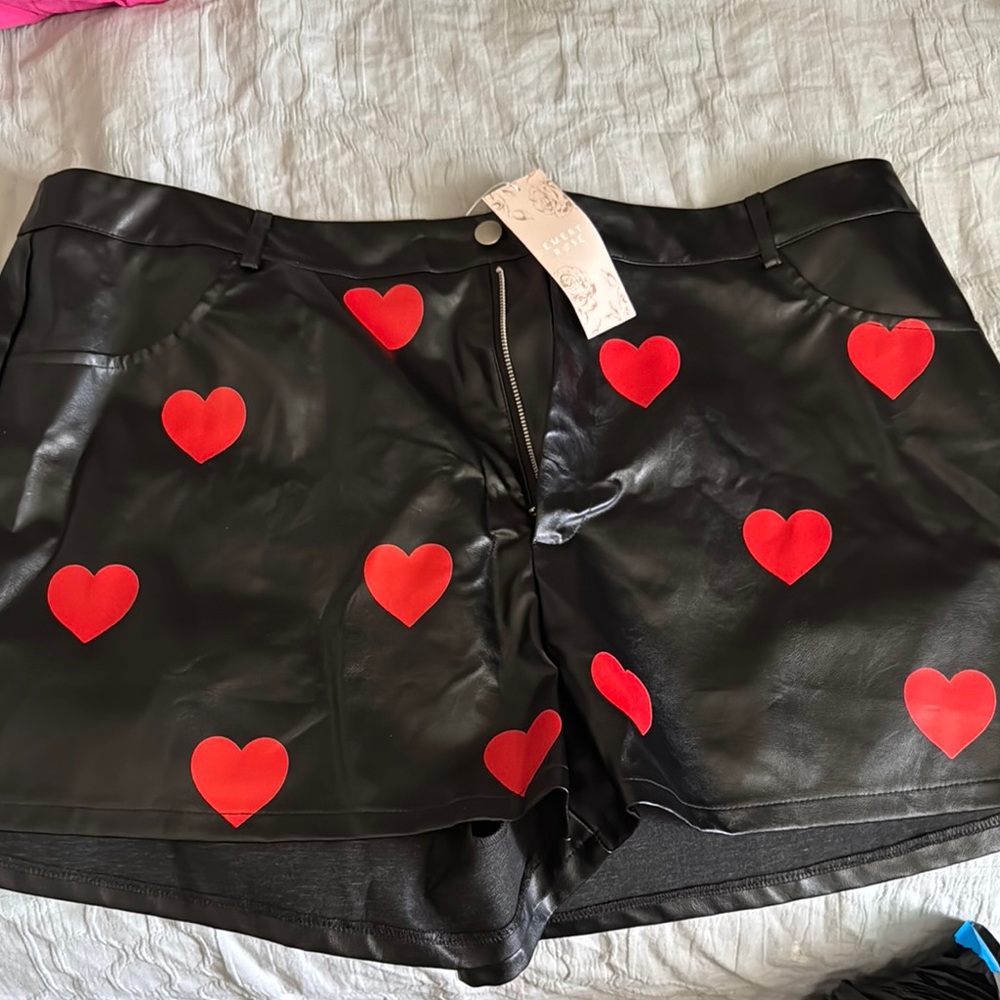 Black Heart-Patterned Women's Shorts